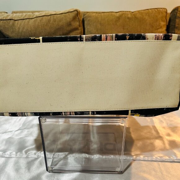 VNT DKNY Donna Karan New York City Sidewalks Landscape Canvas Tote, (NWOT) - Picture 12 of 16